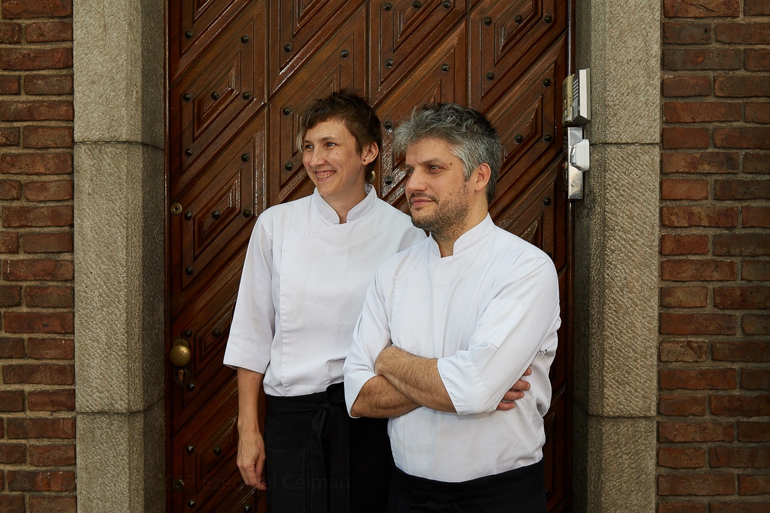 La puerta de la Svenska Kyrkan en San Telmo con el cartel del Club Sueco